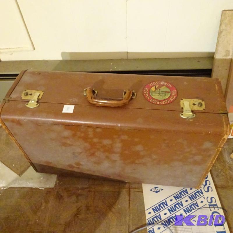 lot 330 image: Vintage Suit Case...