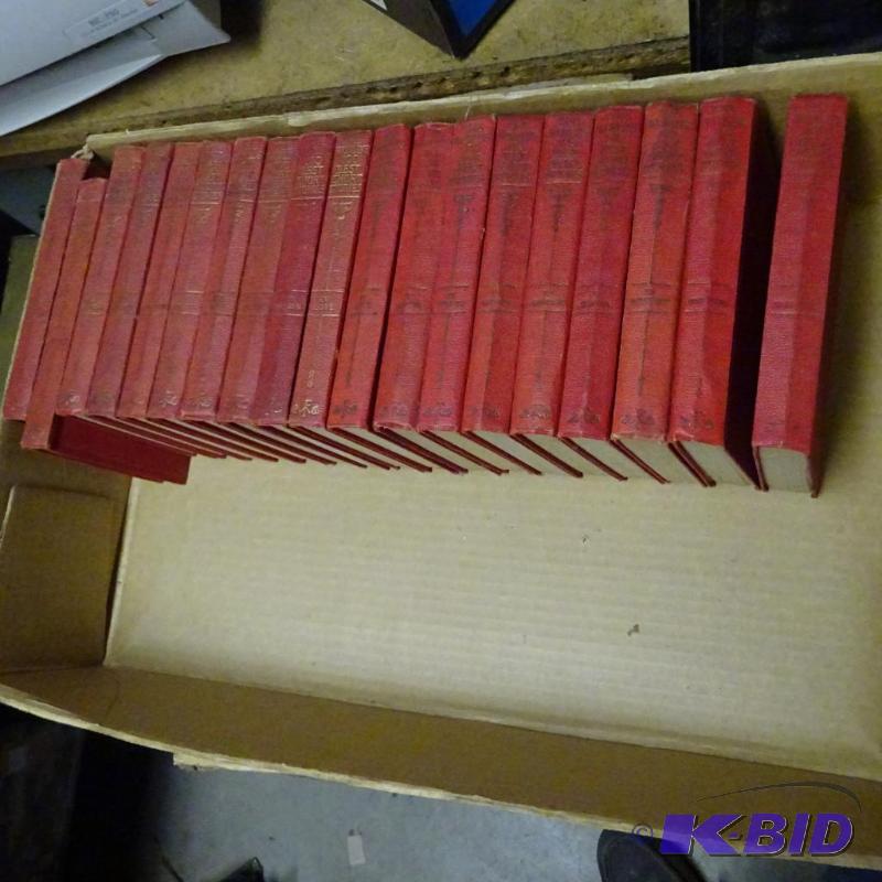 lot 36 image: The Worlds 100 Best Short Stories 1927 19 Boo...