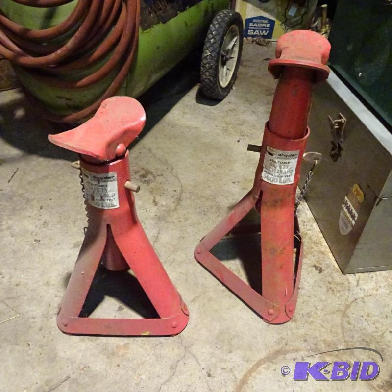 lot 102 image: 2 5000 LB Jack Stands...