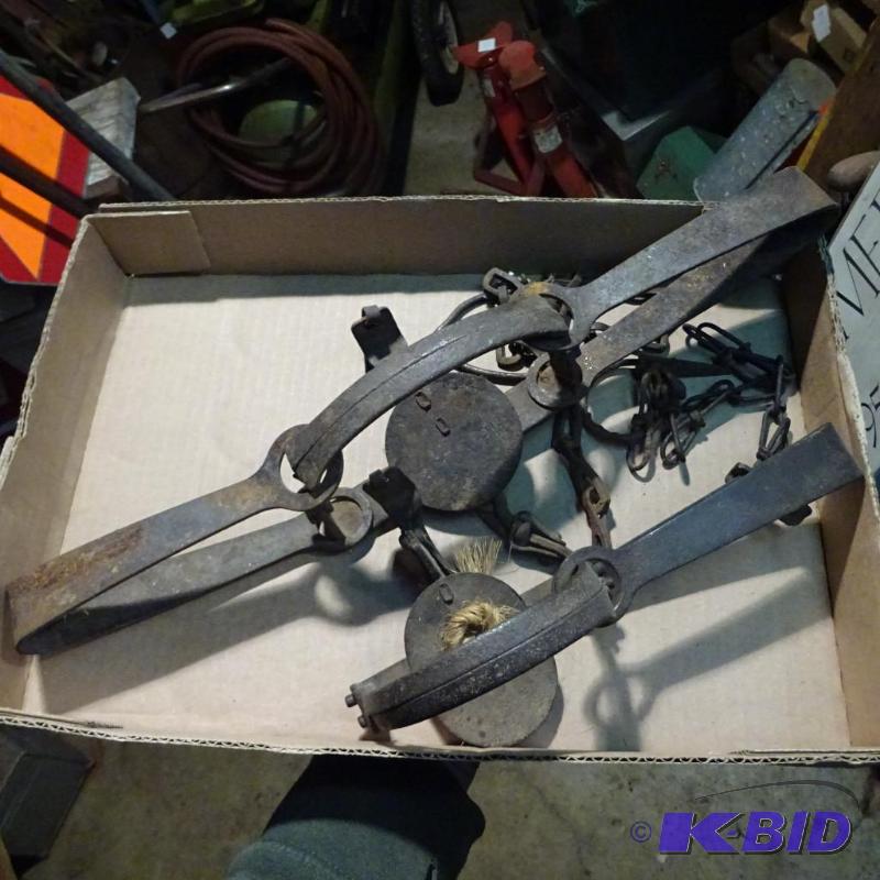 lot 114 image: 2 Vintage Foot Traps...