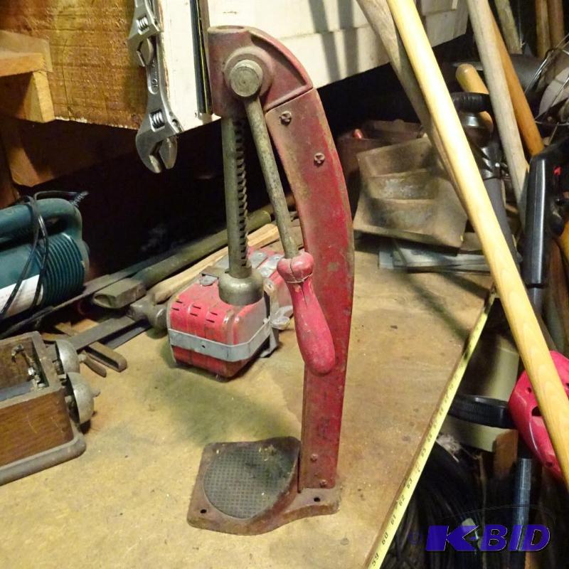 lot 123 image: Vintage Bottle Capper...