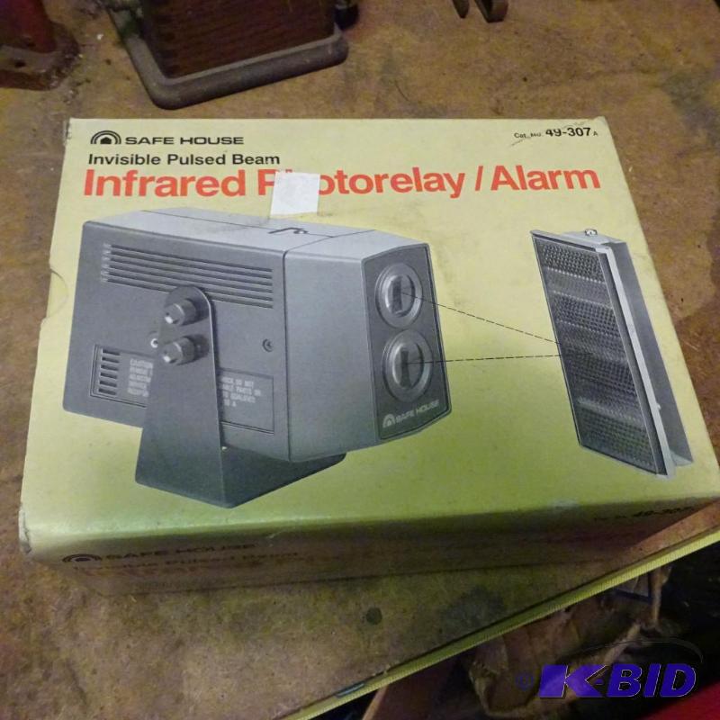 lot 127 image: Safe House Infrared Photo Relay Alarm, New in...