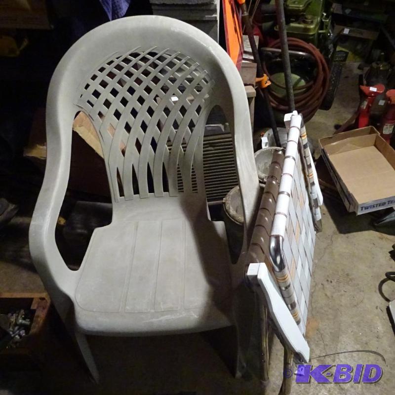 lot 138 image: 2 Lawn Chairs...