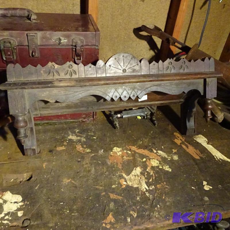 lot 15 image: Vintage Deprative Wood Piece 24 X 7 X 25...