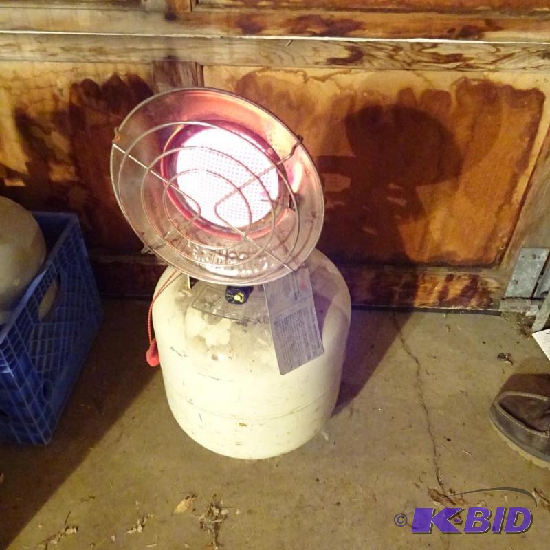 lot 194 image: Radiant Heater and 20 lb LP Tank. Works...