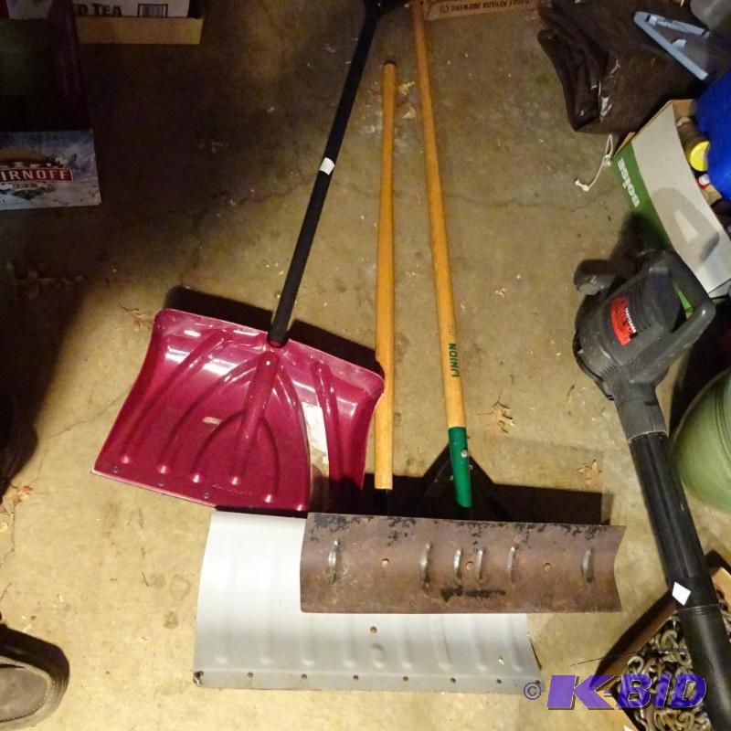 lot 200 image: 3 Snow Shovels...