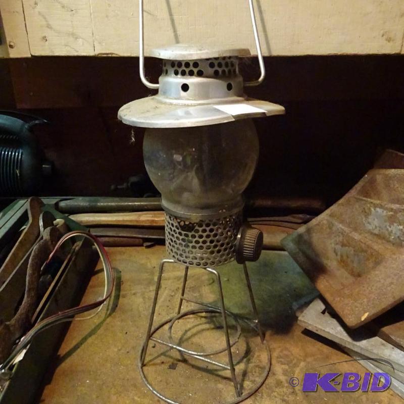 lot 213 image: Vintage Camping Lantern...