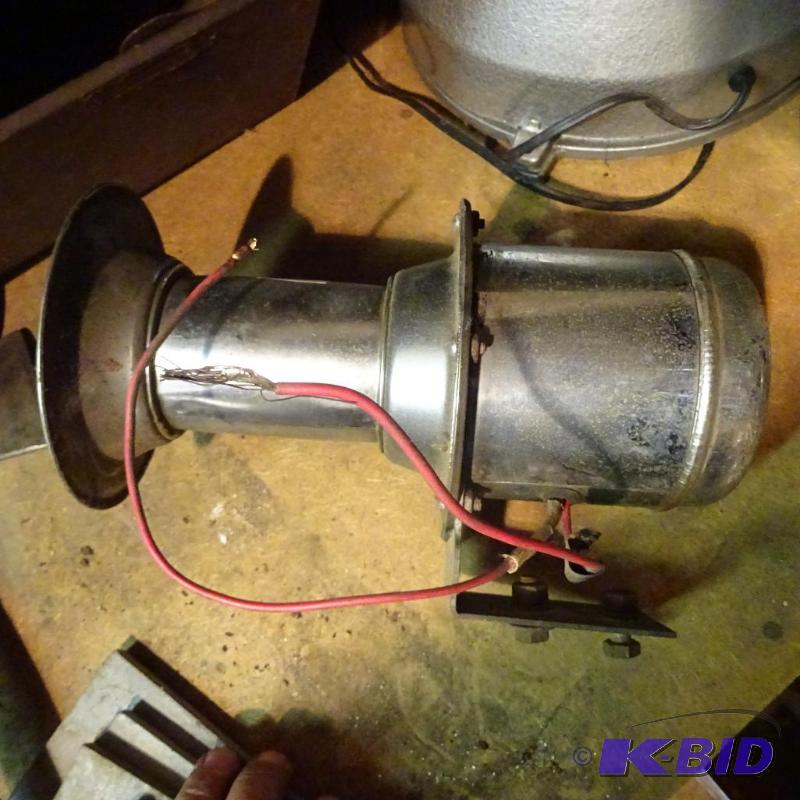 lot 219 image: Electric Horn...