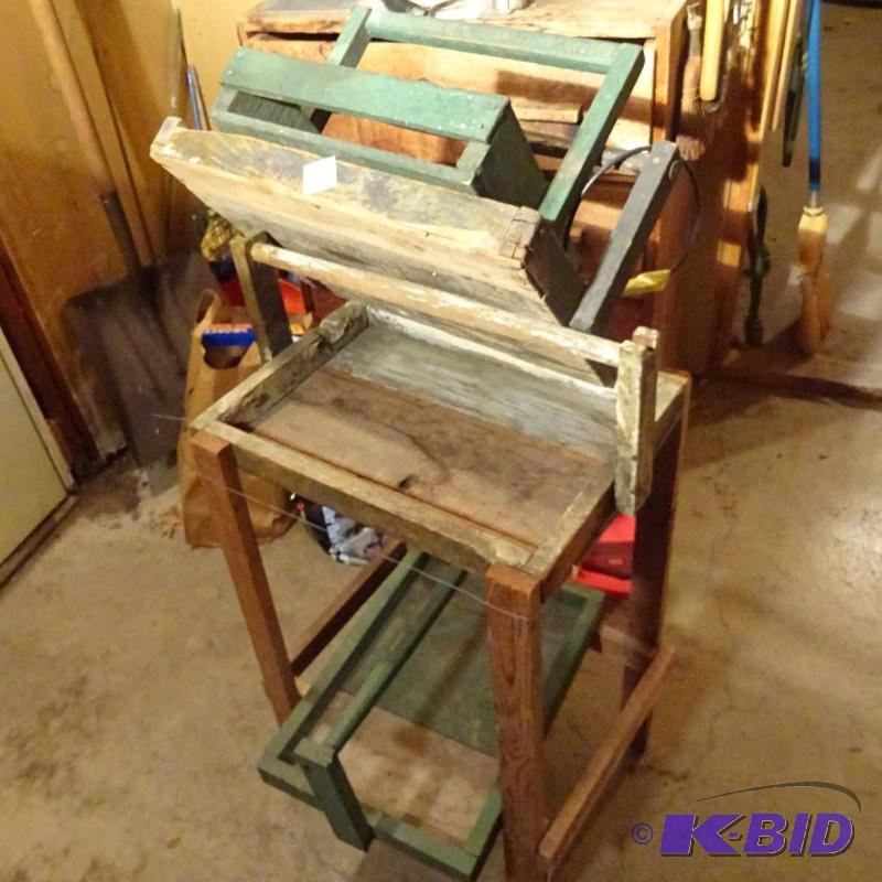 lot 260 image: Vintage Berry Picking Wood Baskets and Stand...