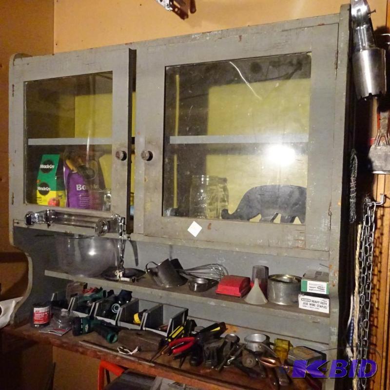 lot 261 image: Vintage Hutch 2 Doors No Contents Bring Tools...