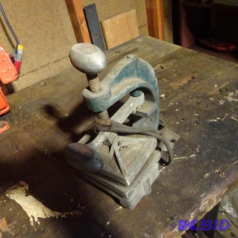 lot 27 image: Inland RUbber Stamp Press 110 Volt Model J...