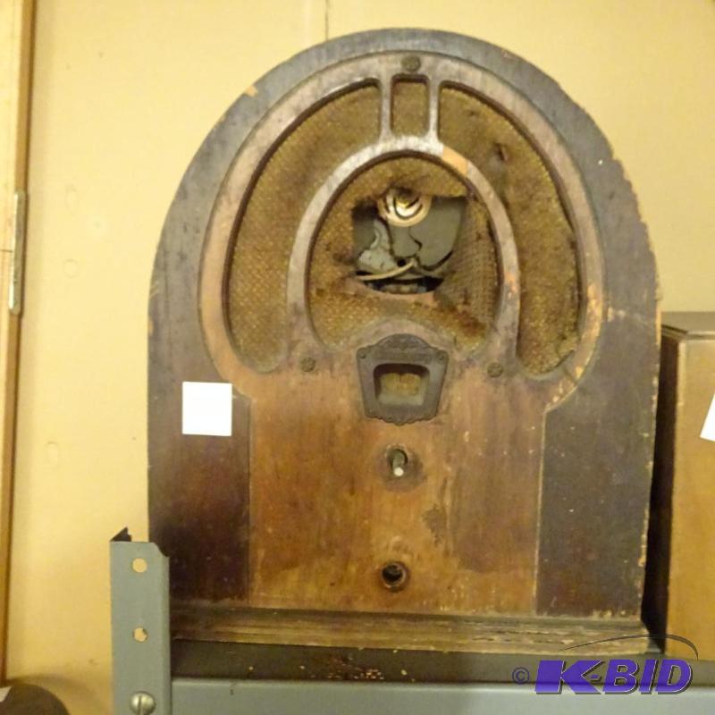 lot 285 image: Vintage Philco J R Radio...
