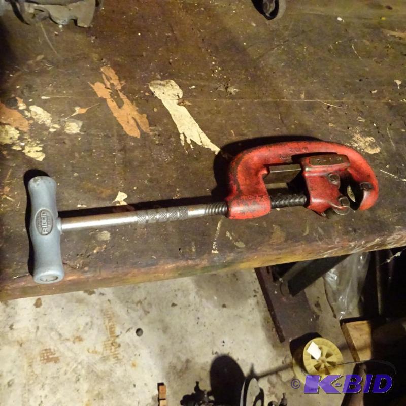 lot 29 image: Ridgid 18 to 2" Pipe Cutter...