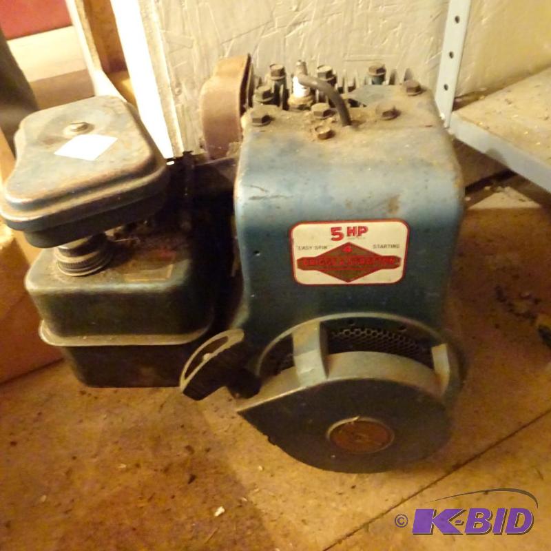 lot 300 image: Briggs 5 hp Motor Horzontal Shaft...