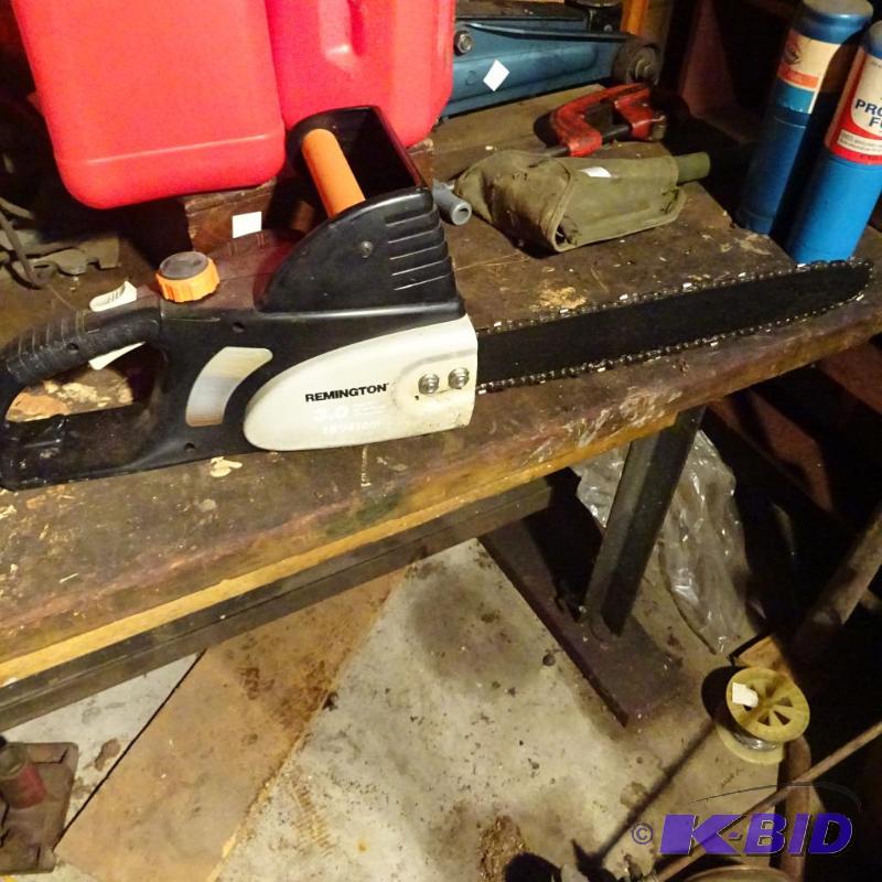 lot 37 image: Remington 3.0 HP Electric Chain Saw 15"...