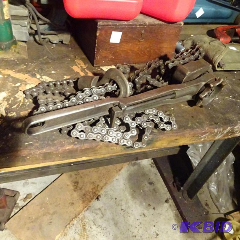 lot 40 image: Ratchet Chain HoistCome ALong...