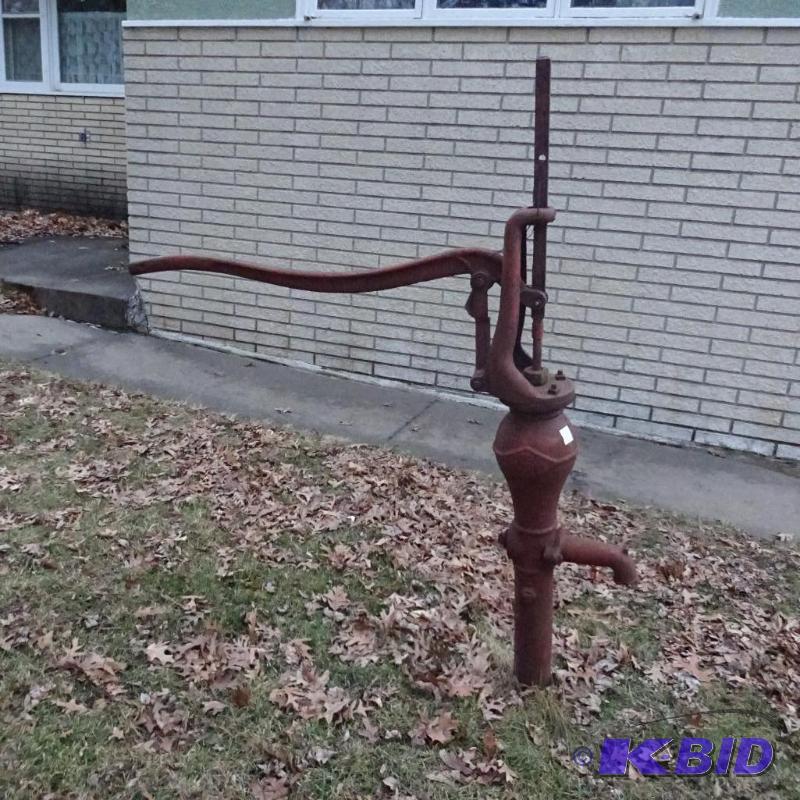 lot 50 image: Vintage Well Hand Pump...