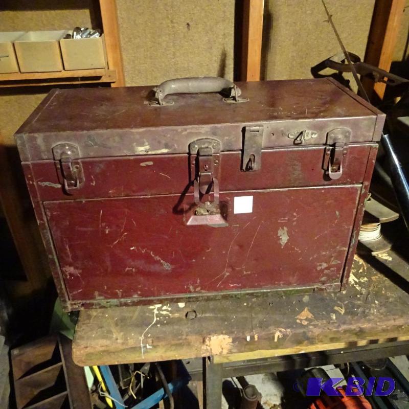 lot 8 image: Vintage MEtal Machinist Tool Box. Misc Items ...