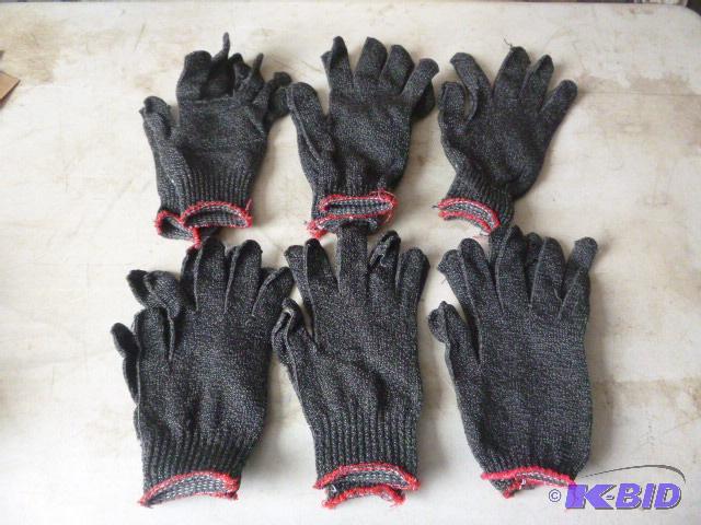 6 Pairs of Gloves One size fits all....