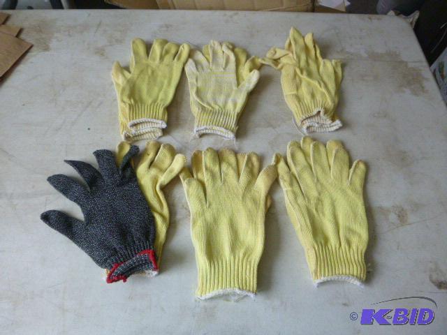6 Pairs of Gloves One size fits all....