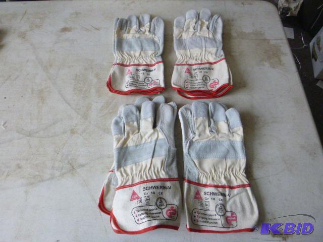 4 Pairs of Gloves Leather and cloth, size lar...