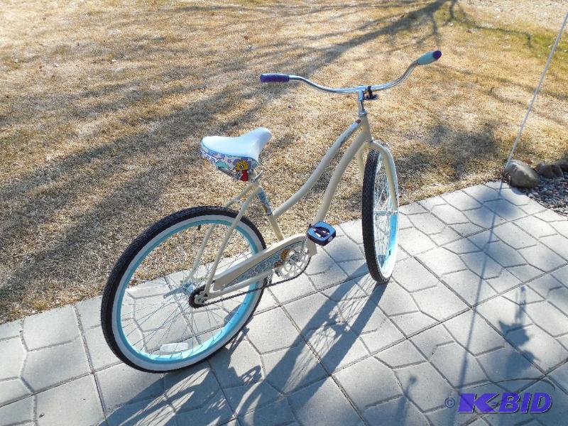 NEW - Huffy Good Vibrations Bike 28
