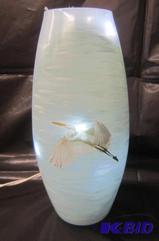 lot 380 image: NEW  9 12 High Lighted Electric Lamp with Heron Bird