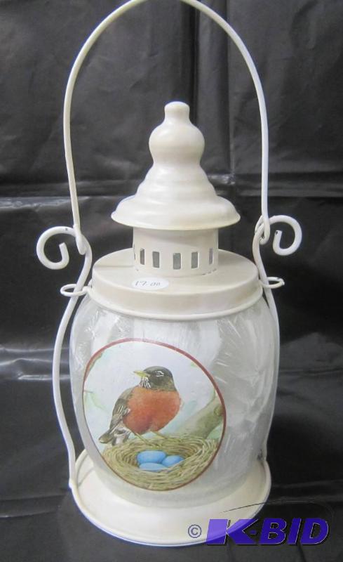 lot 386 image: NEW  12 High Lighted Battery Operated Lamp with Bird Robin