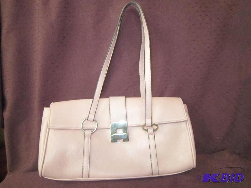 lot 412 image: Pink Purse