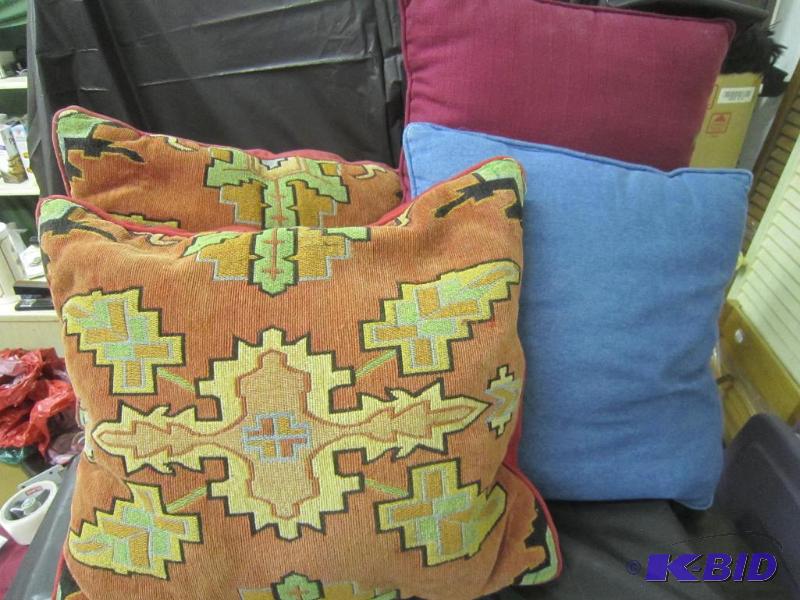 lot 425 image: 4 Pillows - 2 Southwest and 1 Blue & 1 Burgandy