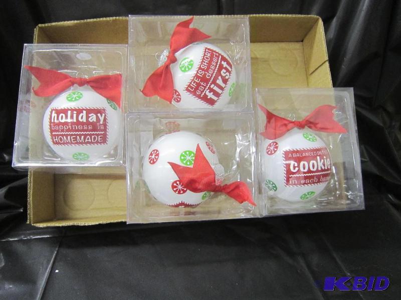 lot 429 image: Box Lot - 4 NEW Glass Ornaments