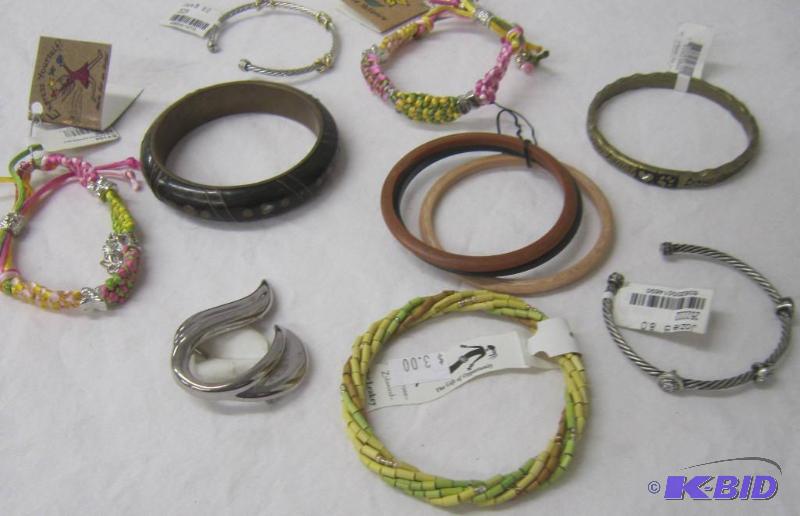 lot 439 image: Jewelry Lot - 8 Bracelets and 1 Broach