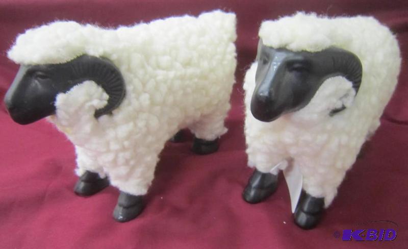 lot 462 image: 7 Long Lot of 2 Sheep