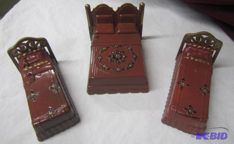 lot 466 image: Box Lot - Misc Doll Furniture