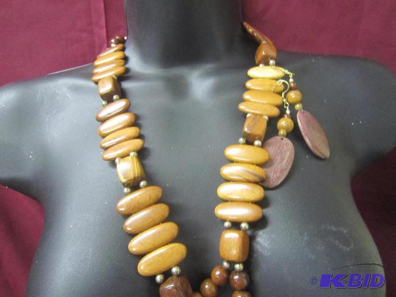 lot 525 image: Wood Necklace and Earrings Set