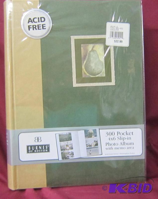 lot 532 image: NEW  300 Pocket 4x6 Photo Album Green