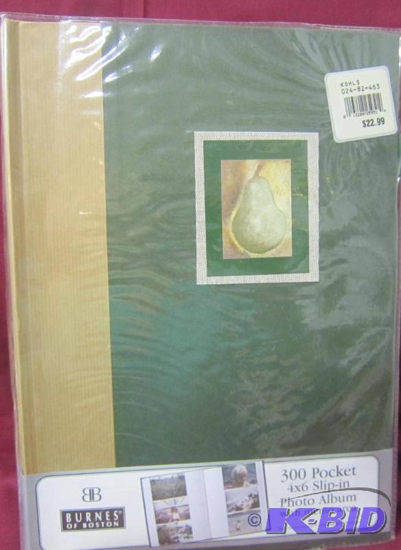 lot 533 image: NEW  300 Pocket 4x6 Photo Album Green