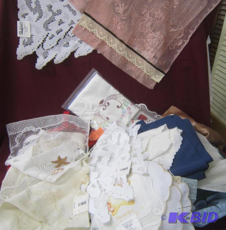 lot 537 image: Box Lot Linens