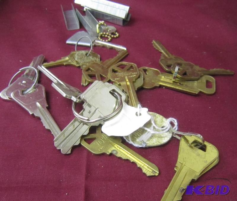 lot 548 image: Box Lot of Keys