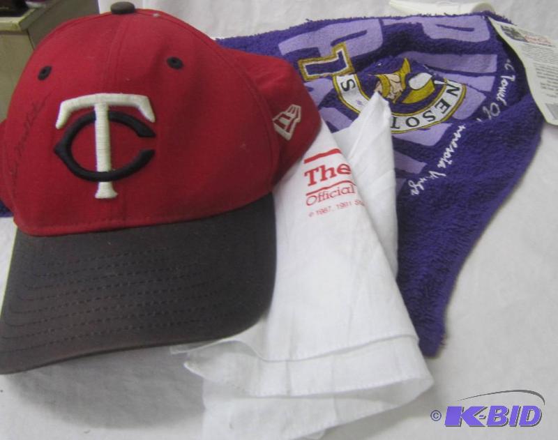 lot 556 image: AUTOGRAPHED PAUL MOLITOR Twins Baseball Cap