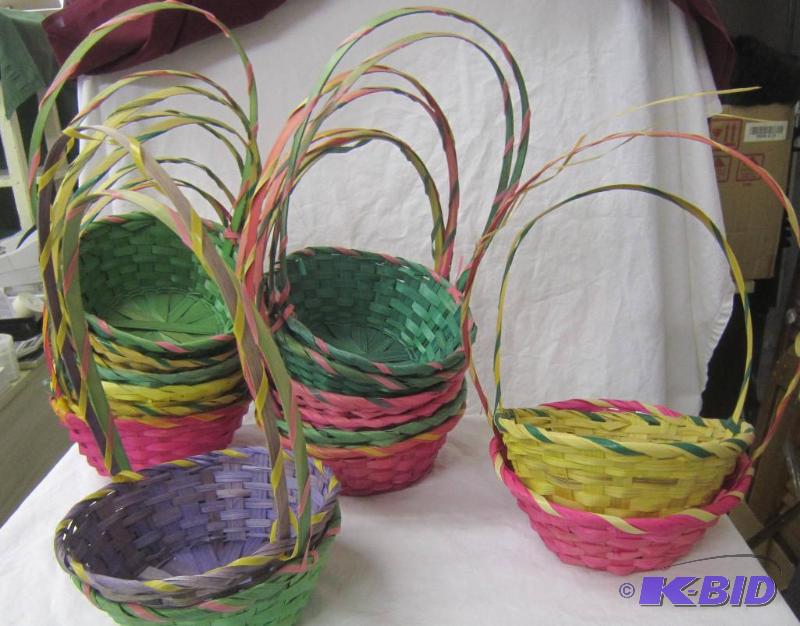 lot 569 image: Lot of Easter Baskets