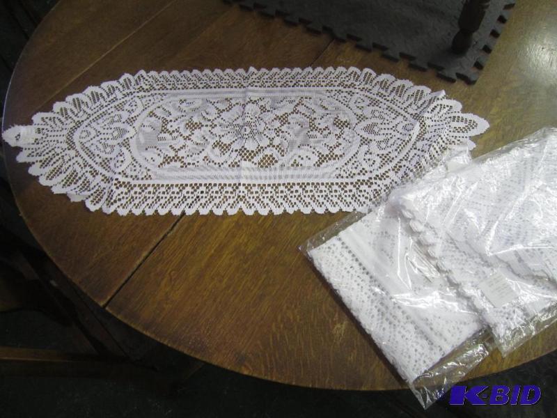 lot 578 image: 6 Brand New Lace Doilies