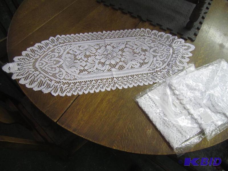 lot 580 image: 6 Brand New Lace Doilies