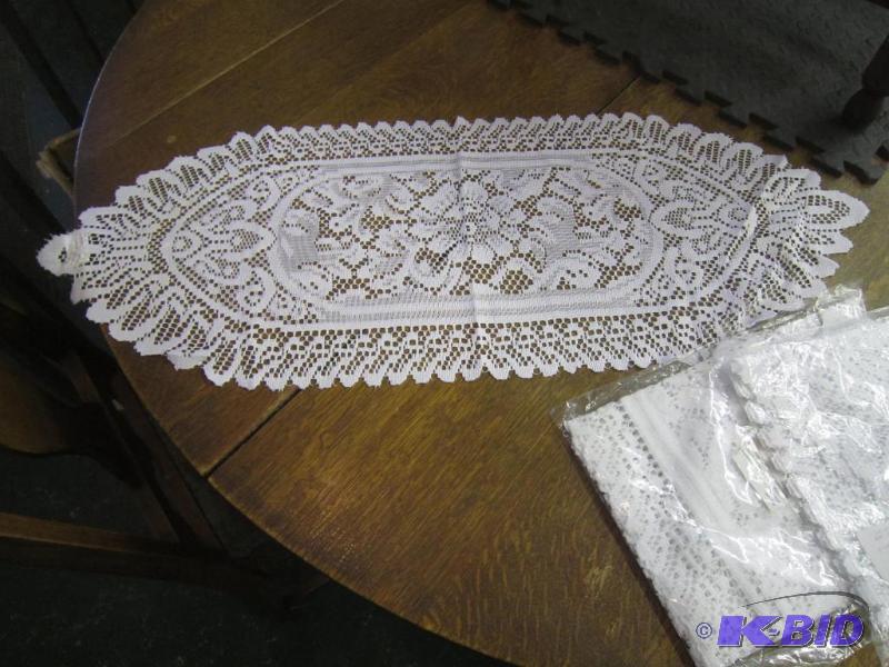lot 581 image: 6 Brand New Lace Doilies