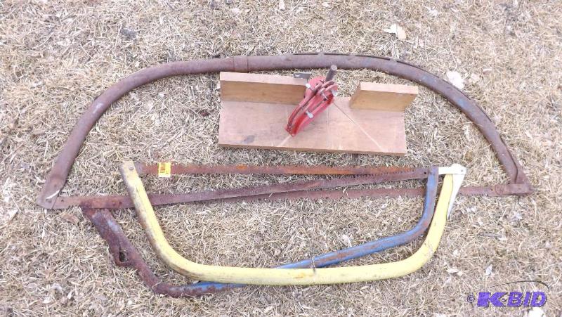 3 older buck saws and mitre box...