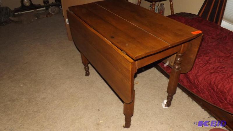 Vintage Table with drop down sides, missing o...