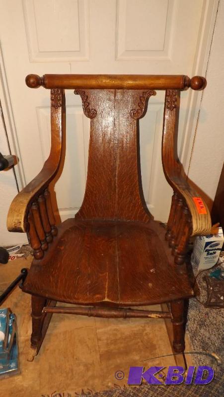 Vintage rocking chair, has a spare set of run...