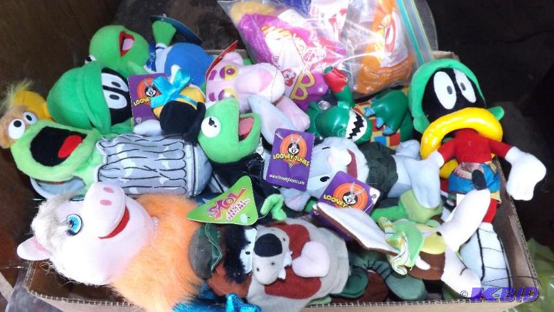 lot of Looney Tunes stuffed figures, older Mc...
