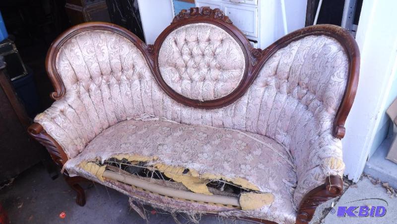 Vintage Settee, needs lots of TLC Frame is s...