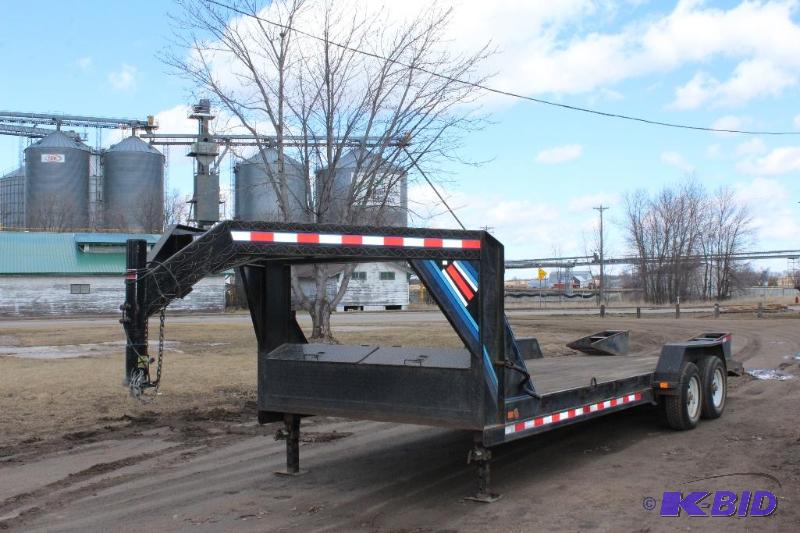 2000 P.J. Trailer Gooseneck Flatbed Trailer